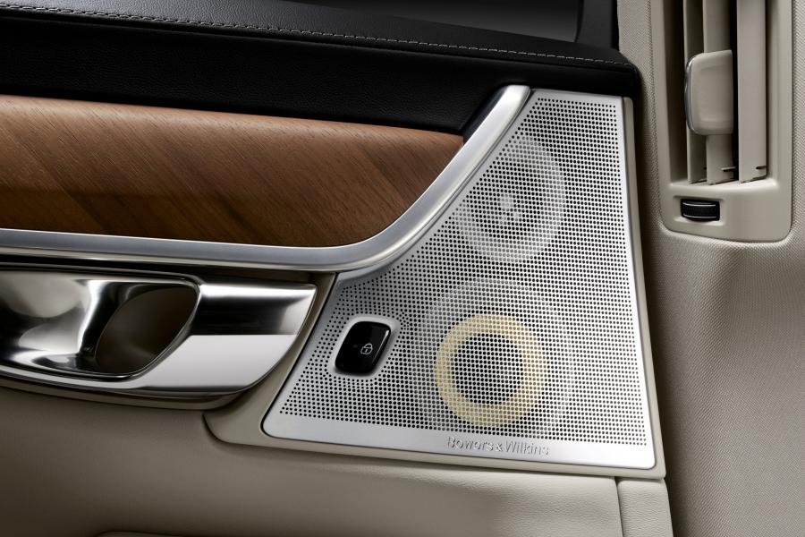 Детали интерьера Volvo S90 T6 Inscription 2016 года  (фото 28 из 84)